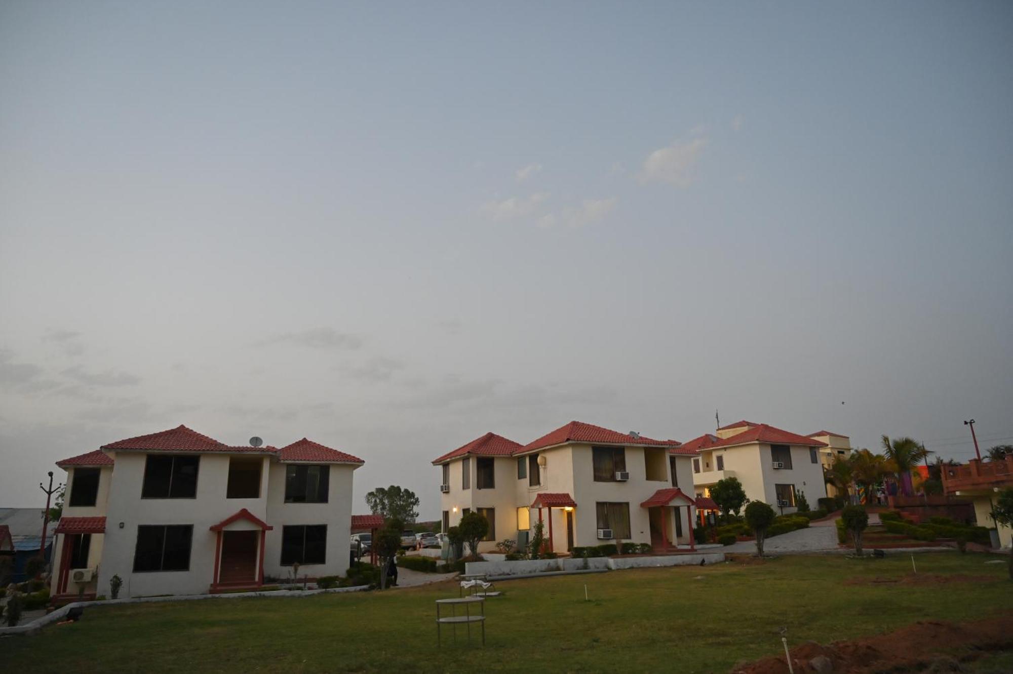 Orchha Club And Resort - Ocr Exterior foto